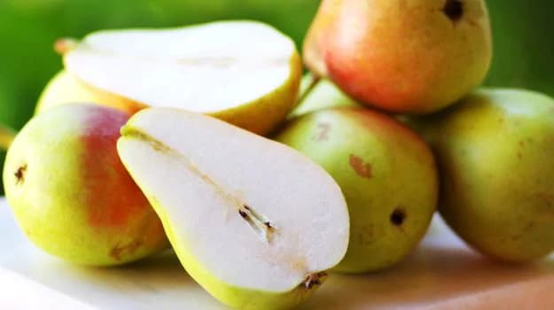 From controlling blood sugar to keeping the digestive system healthy, eating pears in monsoons has countless benefits