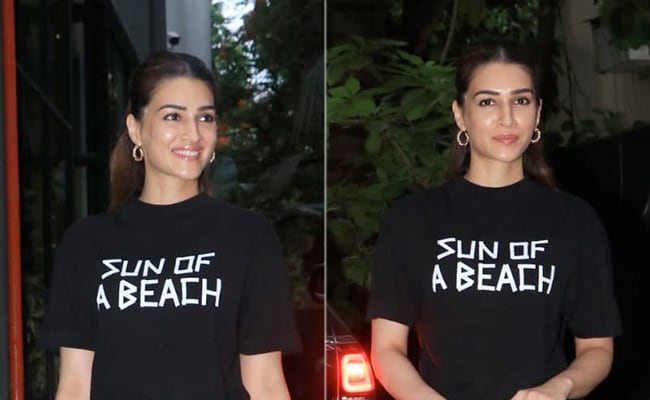 If you want to look stylish in monsoons, take fashion tips from these Bollywood beauties