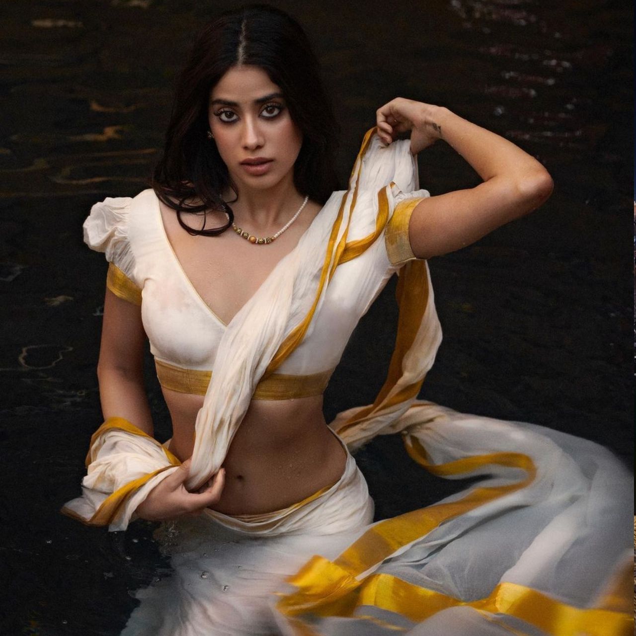 These looks of Janhvi Kapoor are perfect for the month of Sawan, you can also try them