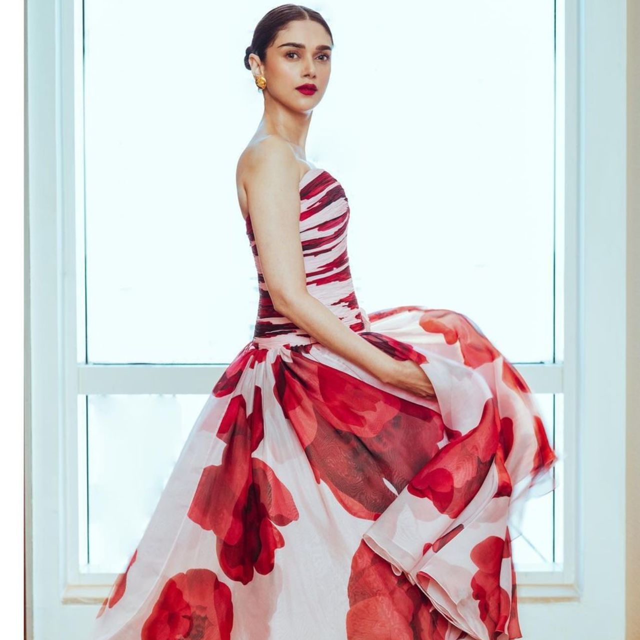 Aditi Rao Hydari's look in royal black dress went viral, you will be stunned to see the glamor queen