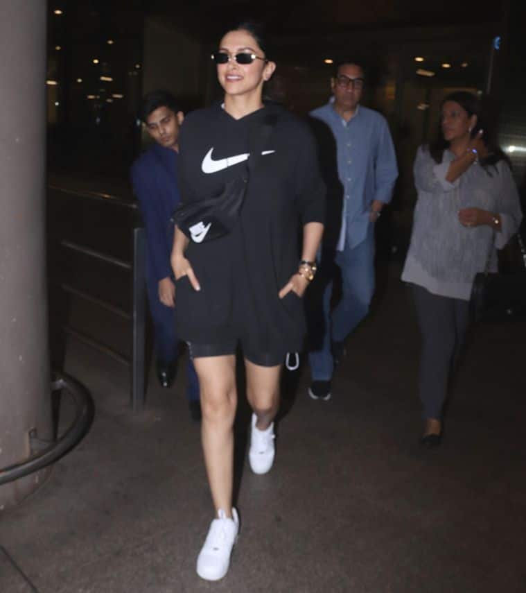 If you want to look stylish in monsoons, take fashion tips from these Bollywood beauties