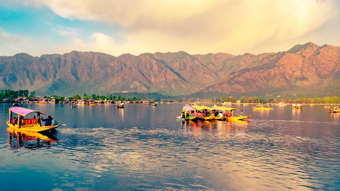 Travel Tips: If you are planning to go to Srinagar in summer, then make your vacation memorable by staying at this homestay