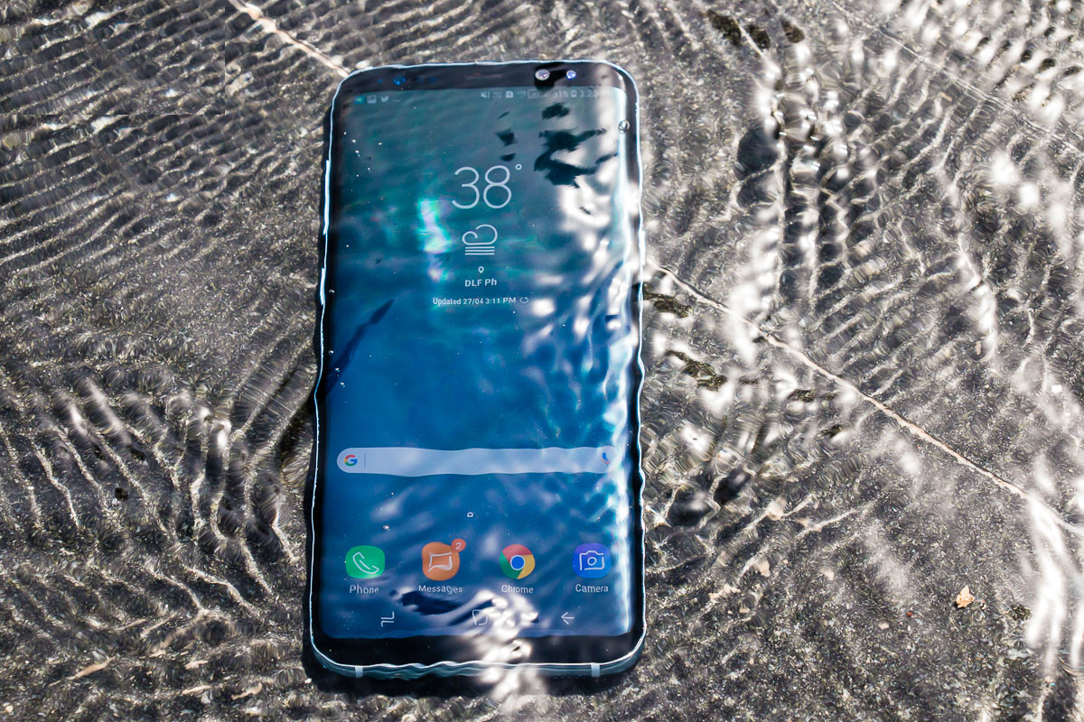 Smartphone Tips: If water gets into the phone, never do this trick even by mistake!