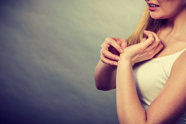 These severe symptoms are seen in the body due to itching all over the body and burning in the urine, increased creatinine in the kidneys.