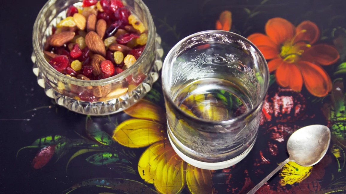 These are the benefits of drinking raisin water on an empty stomach, the effect will be visible in a week