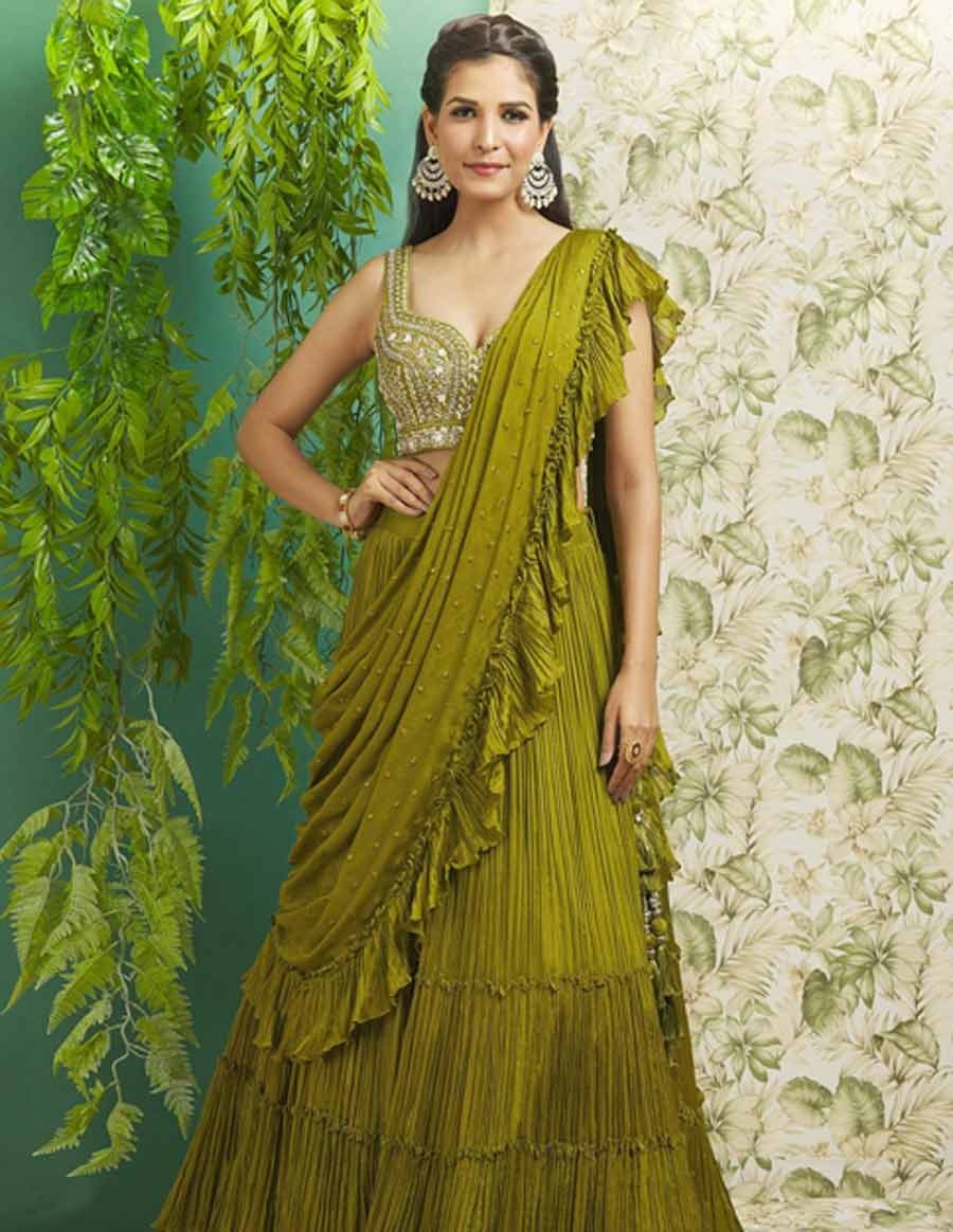 Wear this heavy designed blouse with a simple saree, look gorgeous