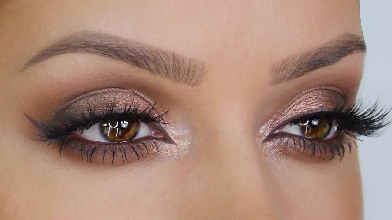 If you want to get ready for a party, then try this type of eye makeup