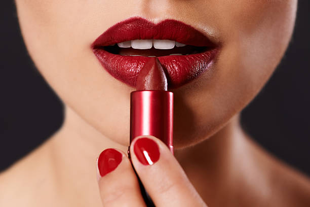 Lips become more dry in winter due to lipstick, apply like this