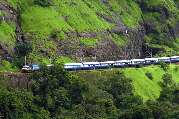 These 5 beautiful Indian railway routes are full of natural beauty, a must visit once