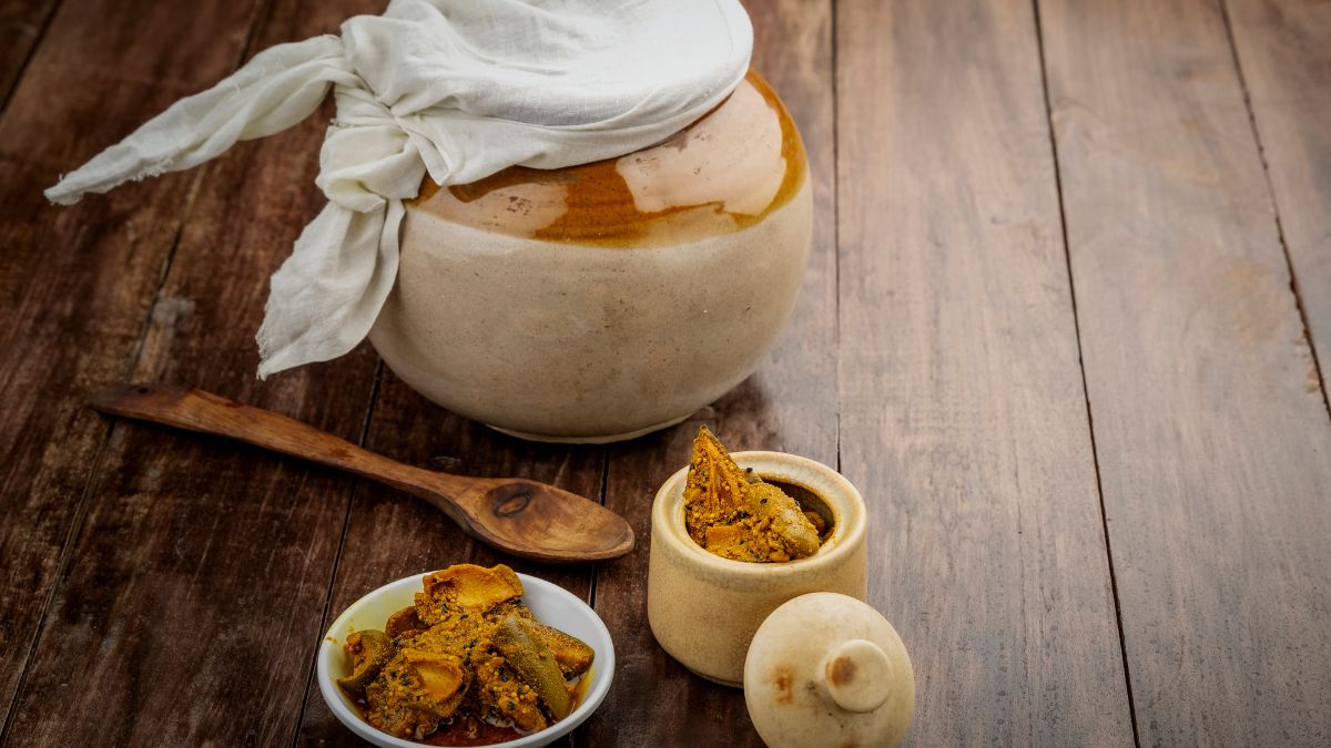 Do not keep the jar of pickles in this direction by mistake, otherwise the peace of the house will be taken away