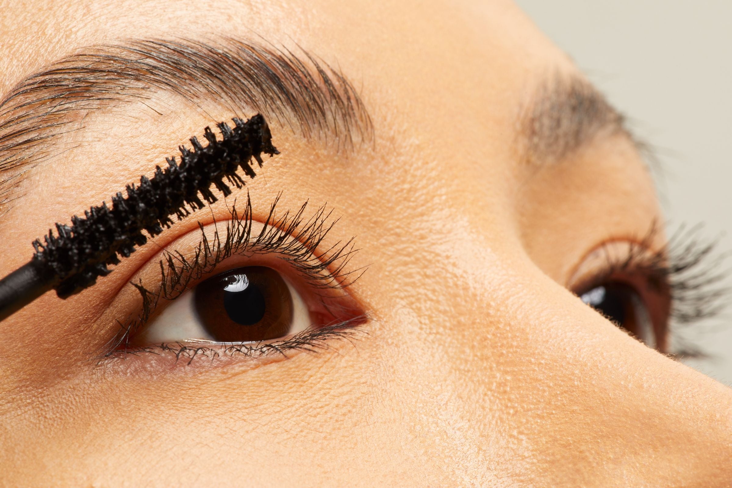 Make your eyes pop with mascara in this way, know what to keep in mind while applying
