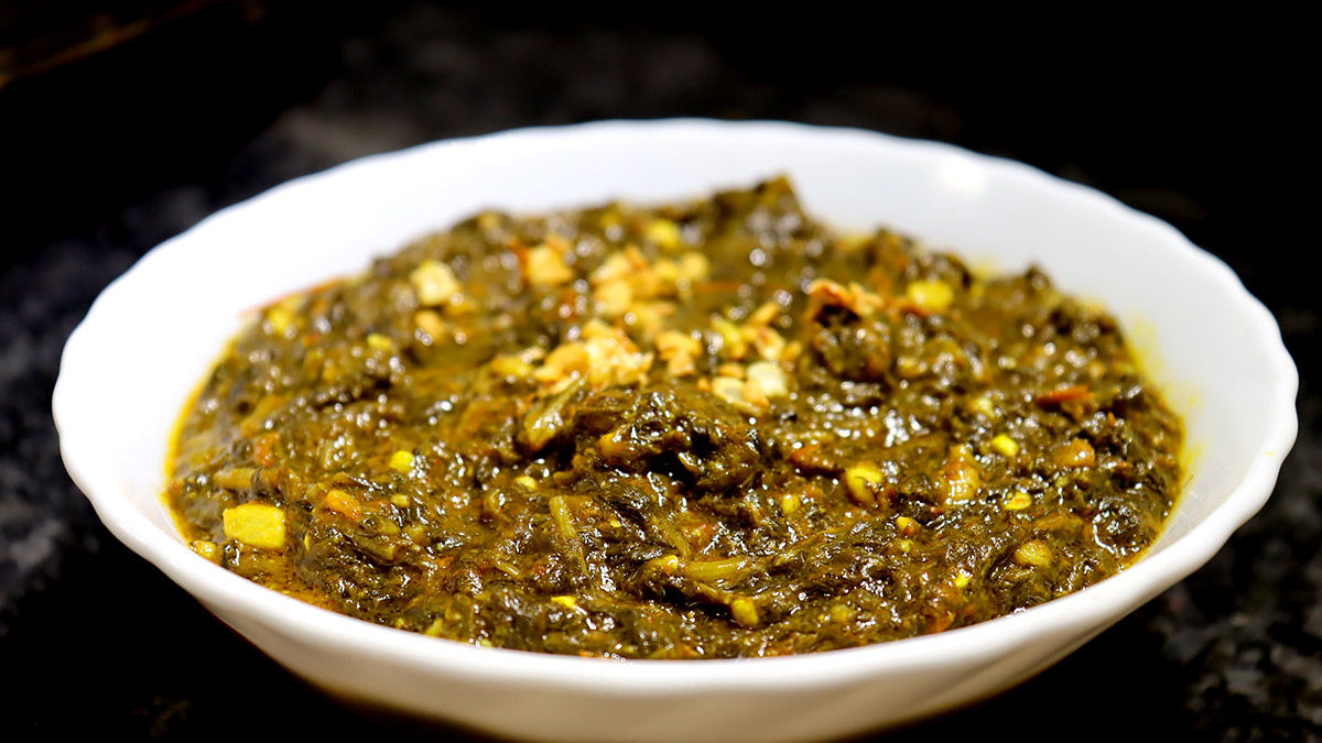 Make Sindhi style spinach sabji, ready in minutes