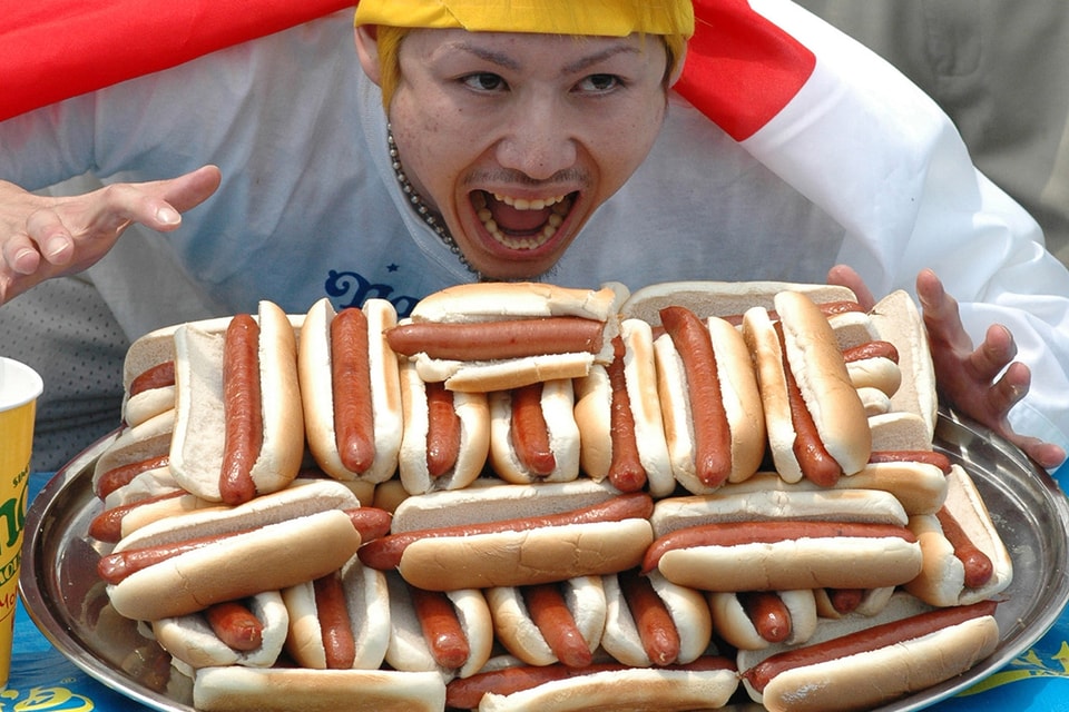Man eats 62 hot dogs in just ten minutes, wins world's unique competition