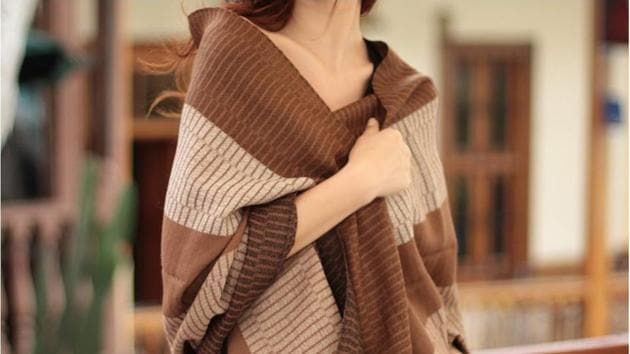Seven ridiculously cool ways to wear your pashmina shawls differently |  Fashion Trends - Hindustan Times