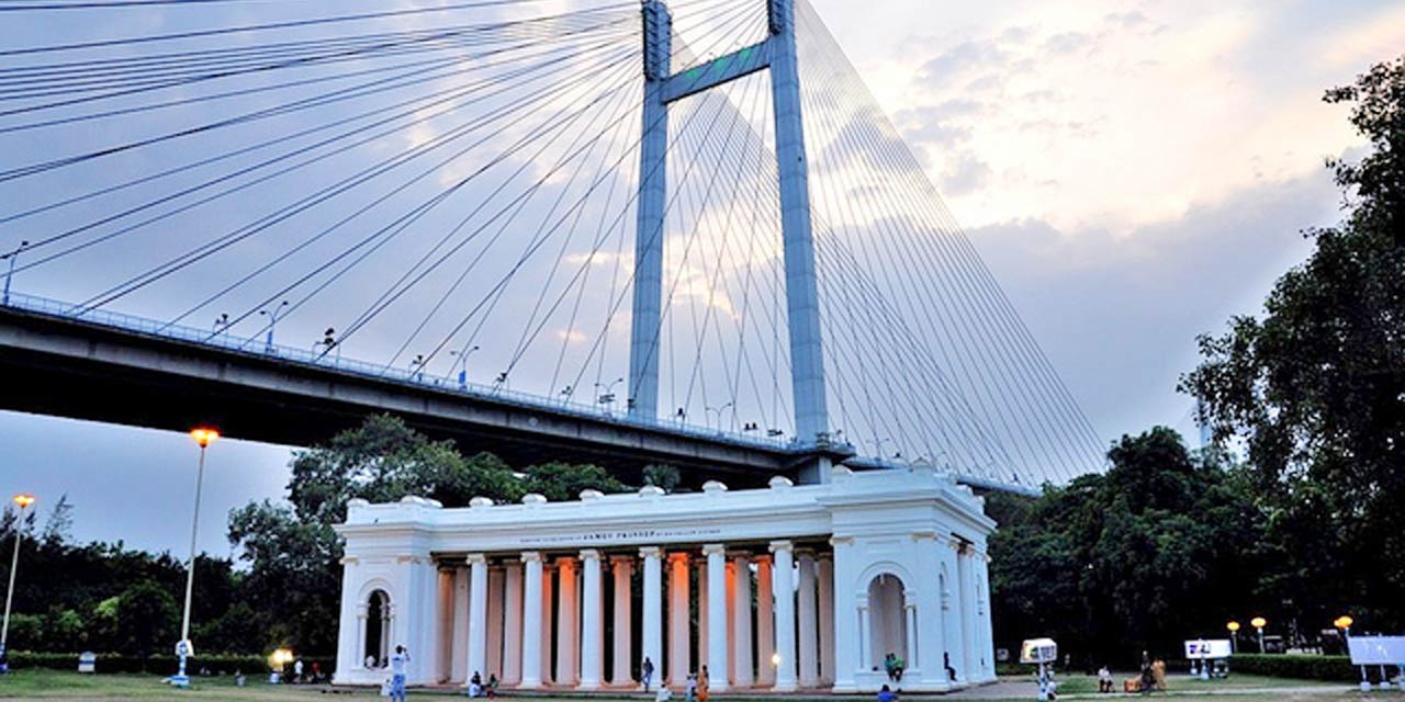 If you are going to visit Kolkata, your trip will be incomplete without visiting these five places