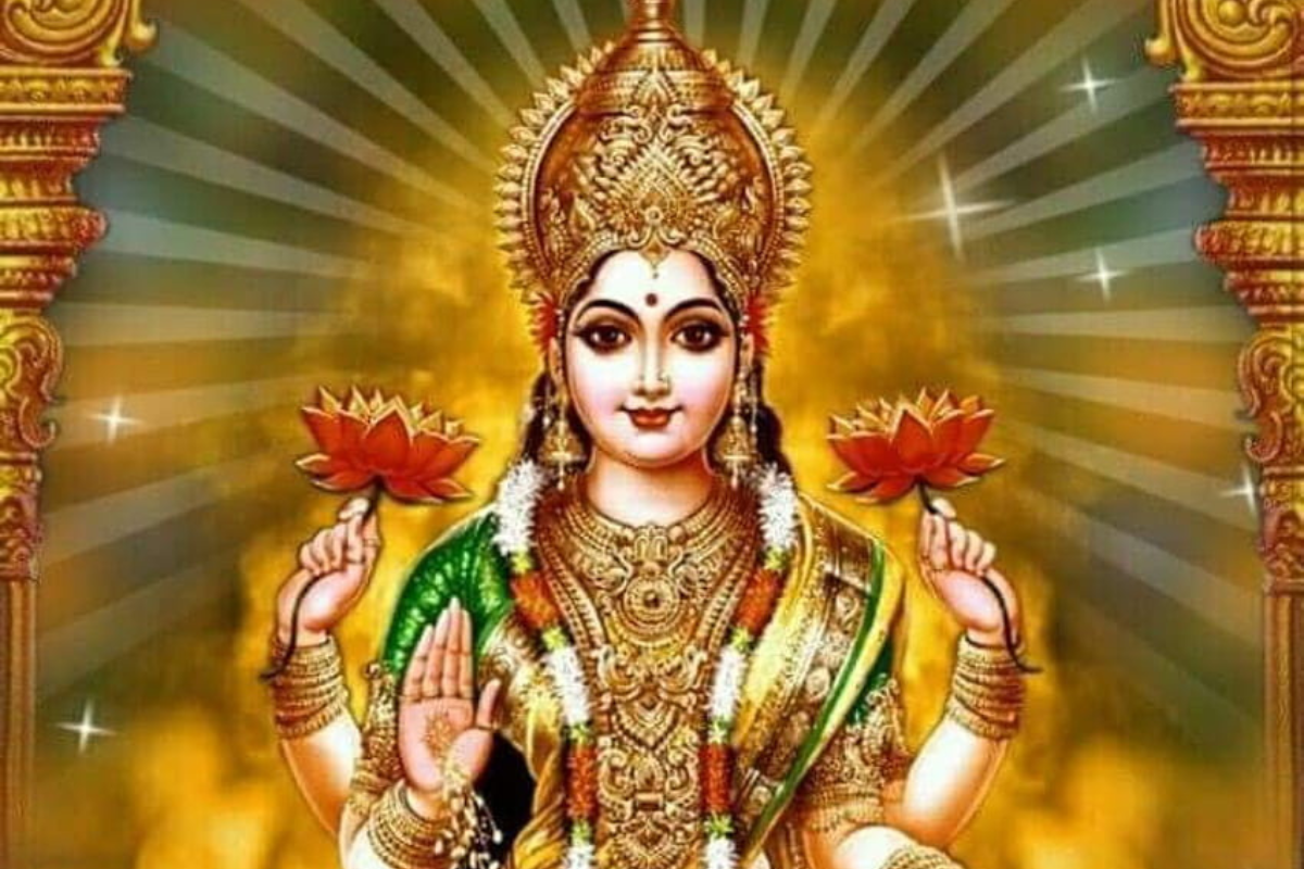If you see these things in your dream then understand that Goddess Lakshmi's grace is about to shower, check your bank balance immediately.
