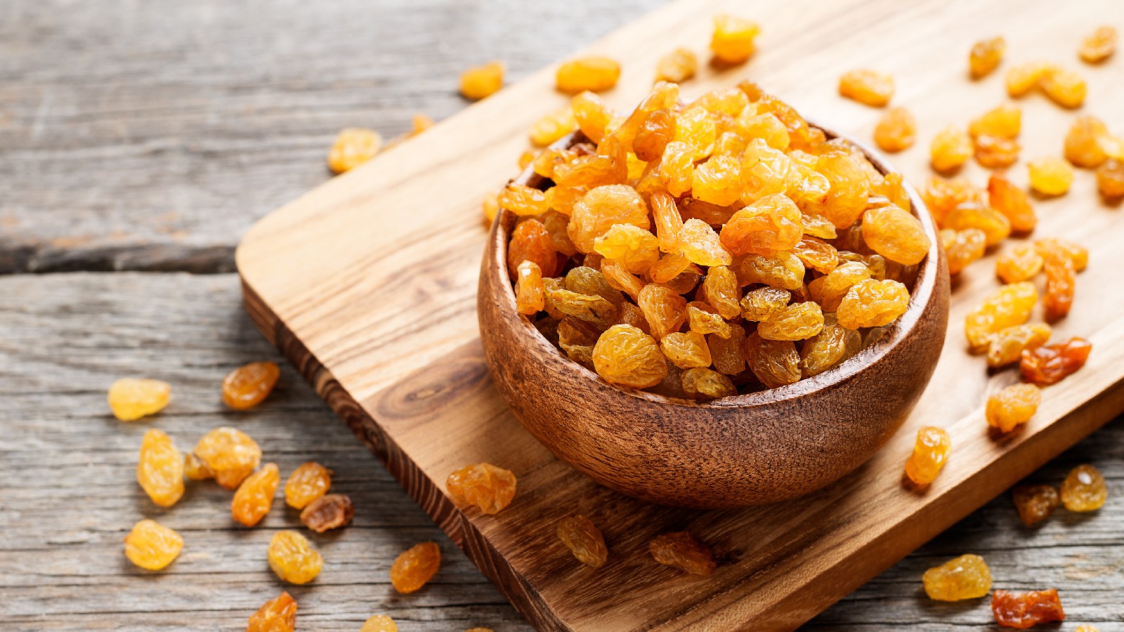 From bone health to curing anemia, these are 5 amazing benefits of eating raisins in winter.