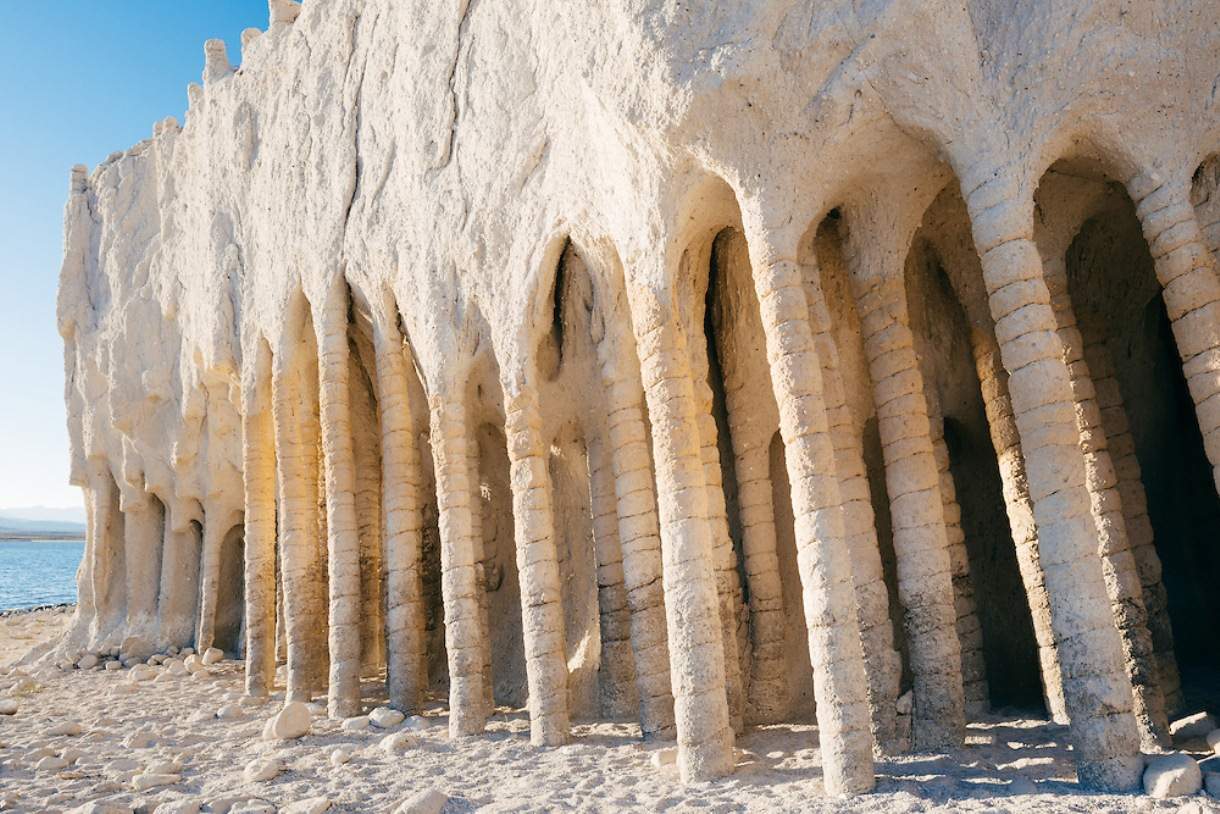 This pillar on the sea shore is an amazing miracle of nature, know what is the secret